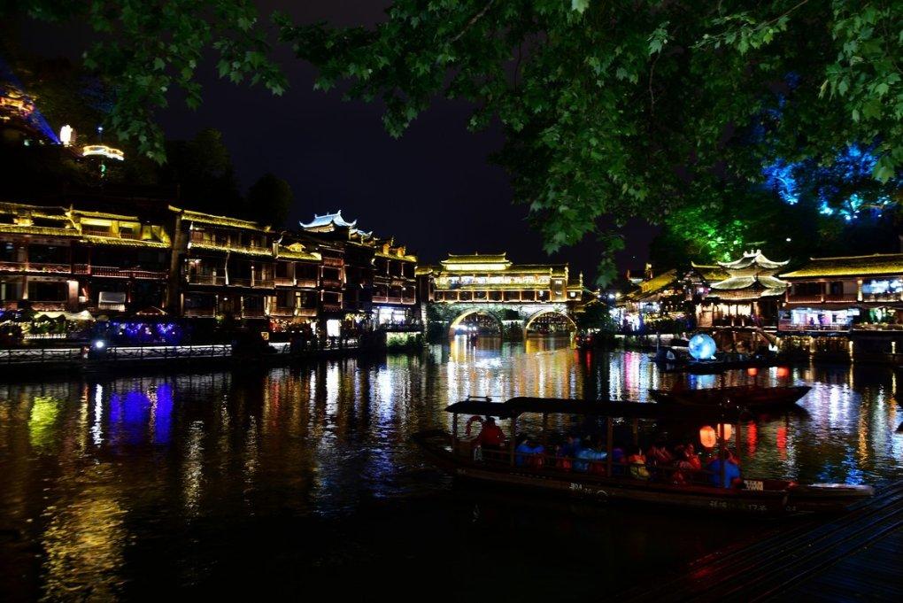 2018年,河南邙山挖出明代县令墓,出土镇墓符瓦片